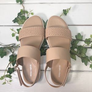 Easy Spirit Sandal.   6 oz.